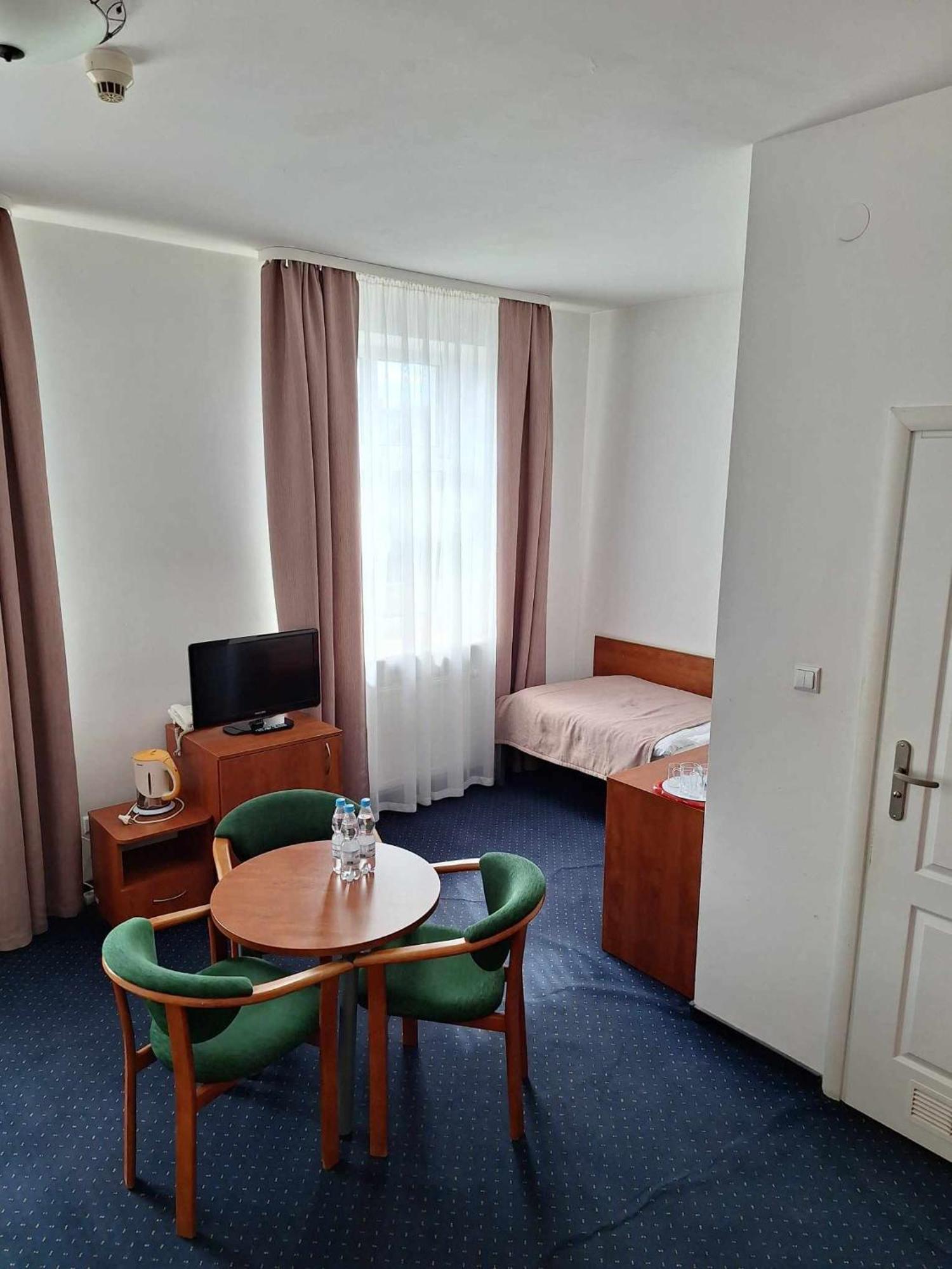 Hotel *** Nat Krynica Zdroj Exterior photo