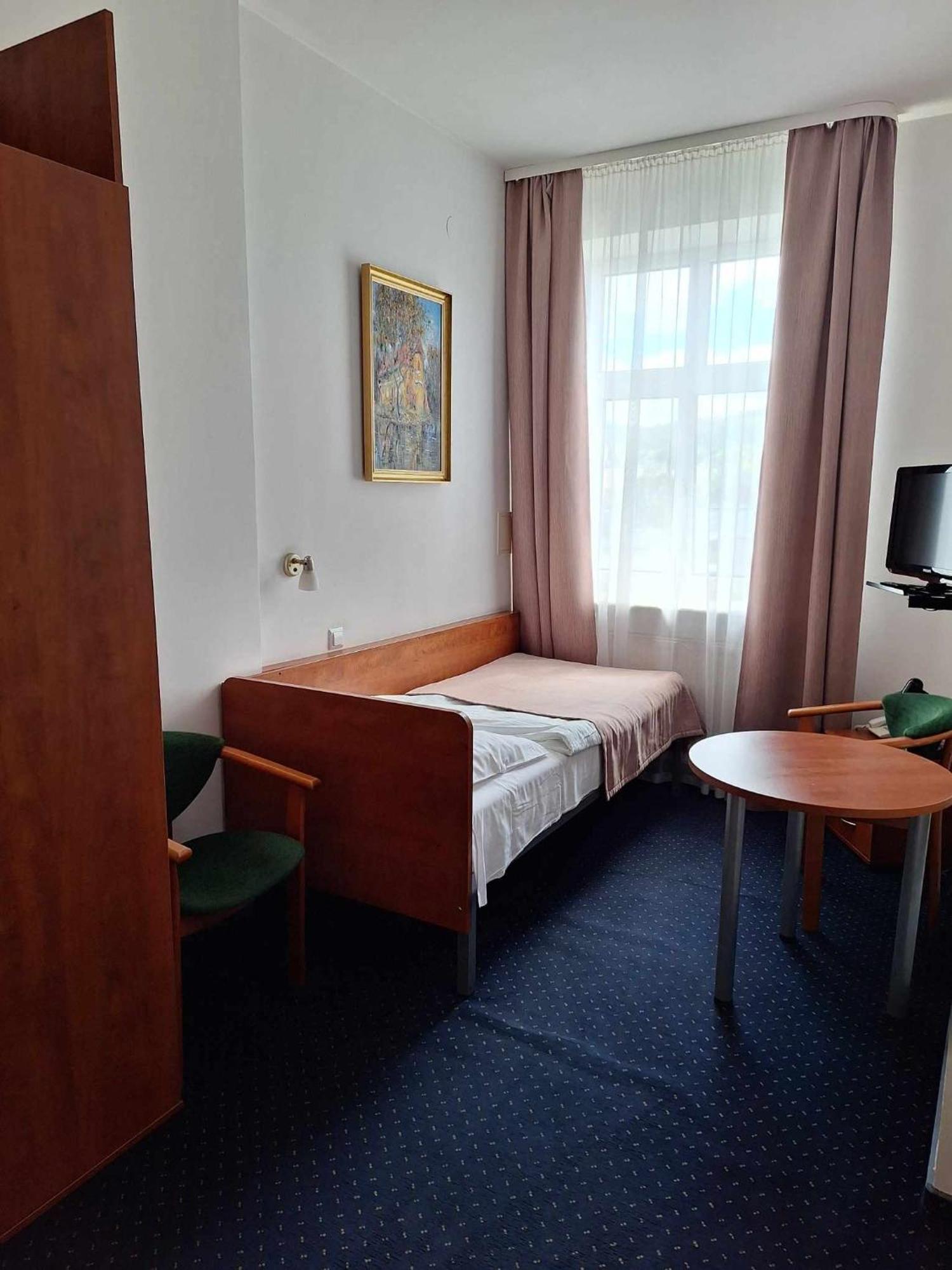 Hotel *** Nat Krynica Zdroj Exterior photo